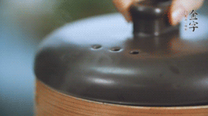 水開后轉(zhuǎn)中火蒸50-60分鐘。