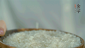 大米、糯米混合上電飯鍋蒸熟。