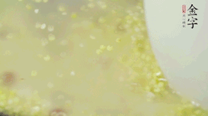 糯米、紅豆浸泡1小時，和小米一起入電飯鍋蒸熟。