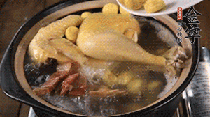 出國(guó)前加少許鹽，撒上蔥花即可。