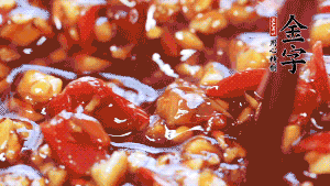 加入蒜末后攪拌均勻，讓每一種味道更加融合。(這個醬汁是不是看起來很誘人啊^_^)