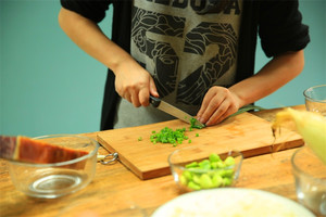 當然，如果你愛吃蔥，可以切點蔥花加入。