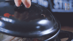 大火煮沸后，小火慢燉1～1.5個小時。