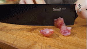 【餡料】3.金字土香腸、香菇切小丁。