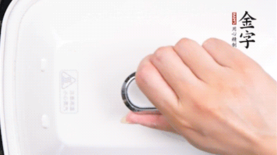 大火煮開后，再上鍋中火蒸20分鐘，出鍋后撒上蔥花。