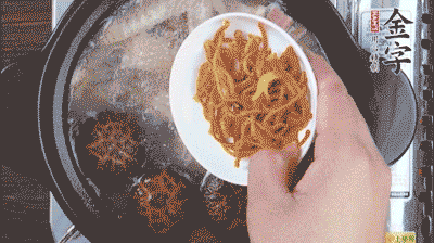 放蟲草花再煮10分鐘。