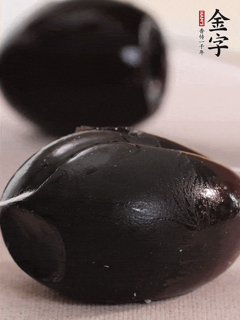 娃娃菜金針菇去跟洗凈，皮蛋改刀。