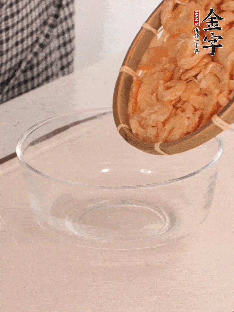 海米提前用溫水浸泡一會。