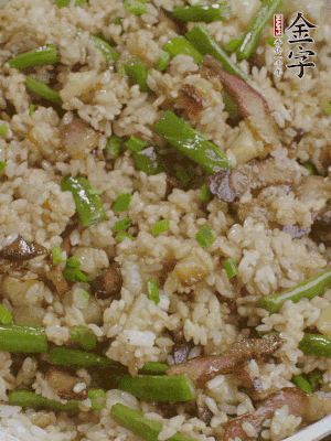 淋一點(diǎn)生抽、蠔油，撒蔥花。