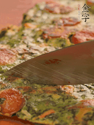 小火煎3分鐘后翻面，蓋蓋兒燜2分鐘。