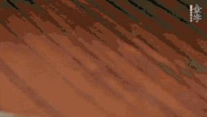 待水沸騰，煮到湯圓浮起，碗中加點(diǎn)豬油、生抽、蔥花就可以了。