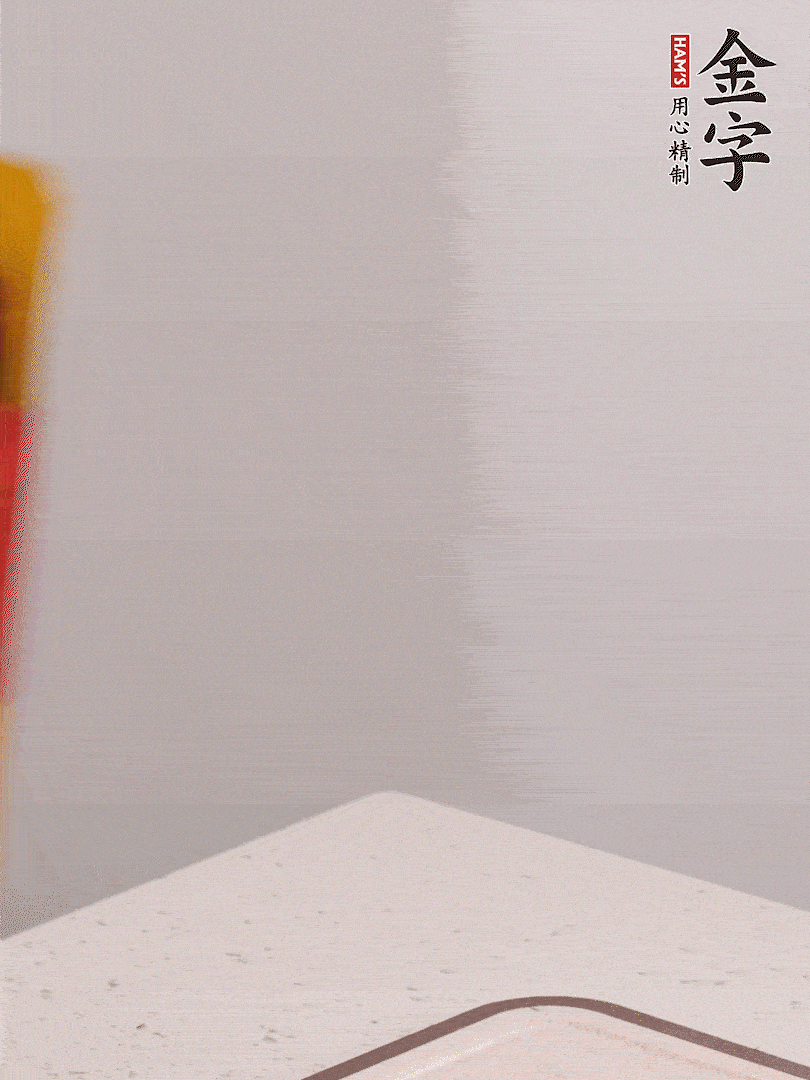 金字火腿切片，溫水浸泡5分鐘，將牛腩放鍋中，倒入比食材多2倍的清水，加姜焯水