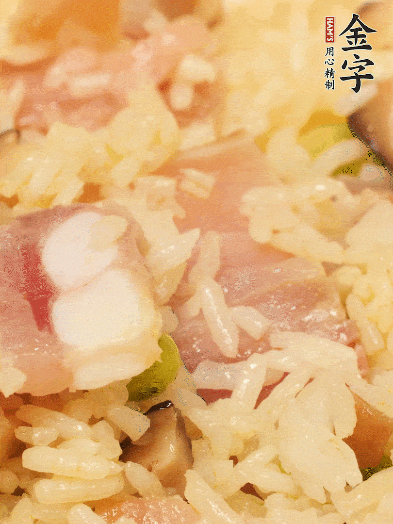 下米飯、蝦米繼續(xù)翻炒