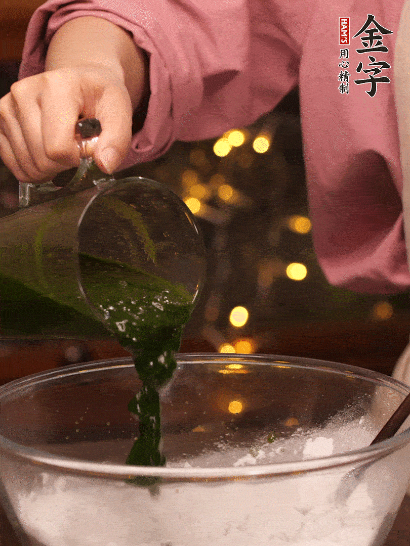 清明粿粉，分次加艾草泥，加點油揉2分鐘