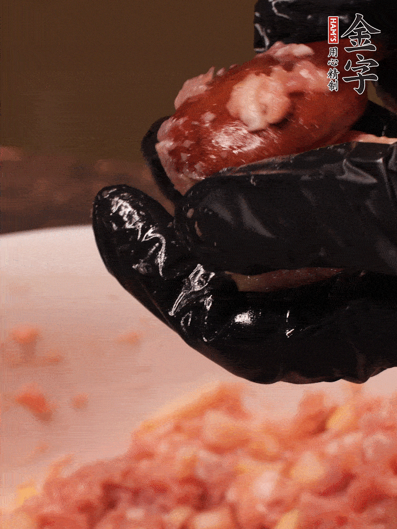 攪拌上勁，15g食用油，再攪拌一下，分成30g小圓球，冰凍1小時