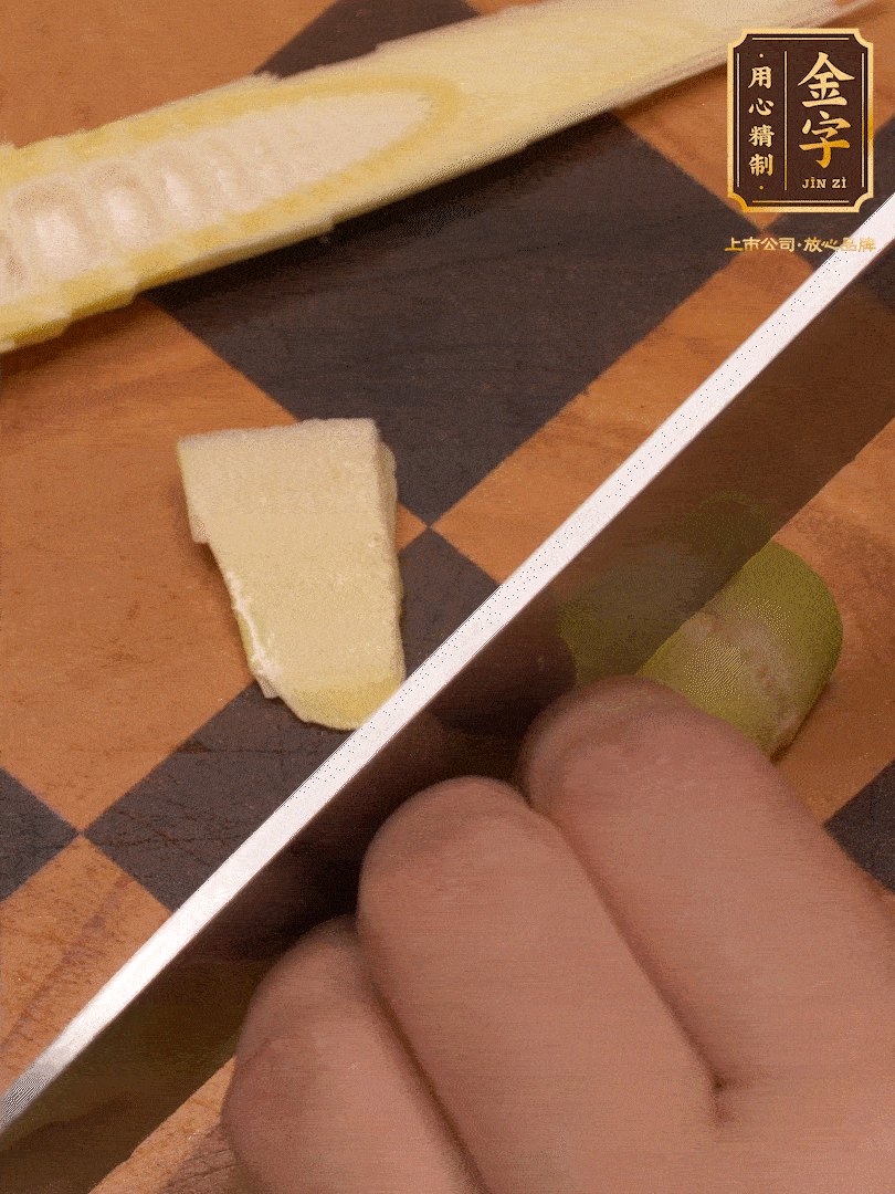 雷筍，剝?nèi)ネ鈿?，切成?>
					</div>
					<span>步驟 3/7</span>
					<p>雷筍，剝?nèi)ネ鈿?，切成?/p>
				</li><li>
					<div   id=