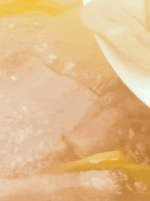 金字咸肉、火腿、春筍 通通放入鍋中小煮30分鐘