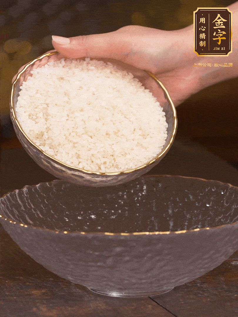 大米洗凈，浸泡1小時