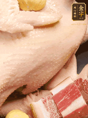 冷水、整雞、蔥結(jié)、姜片、雞油、火腿、板栗（雞肉：水=1:3）