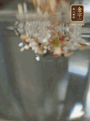 雜糧提前浸泡6小時，洗凈后下砂鍋