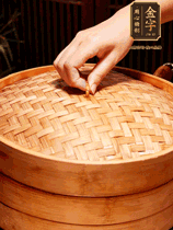 麻辣香腸蒸10分鐘，切成片，蒜苗切斜段，姜蒜干辣椒小米椒切碎