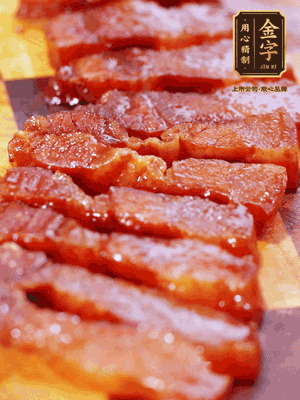 金字醬油肉煮熟，切片