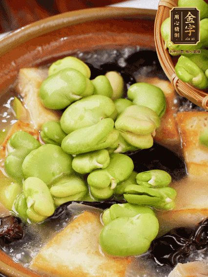 最后可以放豆瓣、木耳煮熟，依照個人口味加點(diǎn)鹽調(diào)味