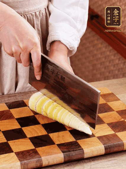 春筍切片，焯水1分鐘